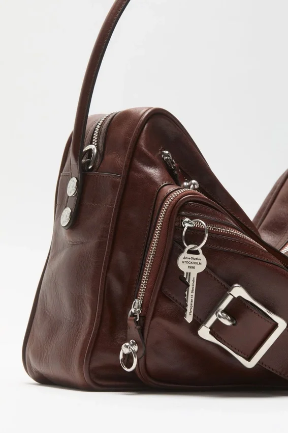 Camero Camera bag with buckles