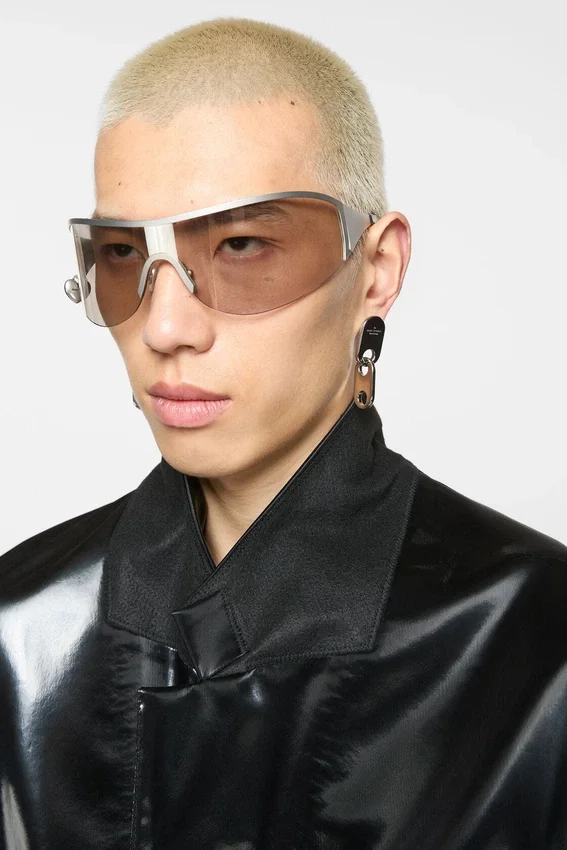 Chain lock earring