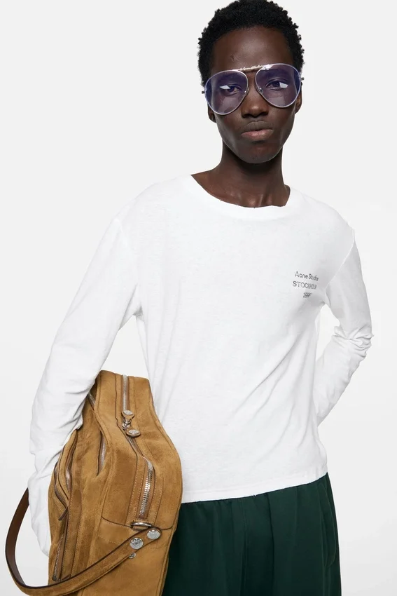 Distressed logo t-shirt