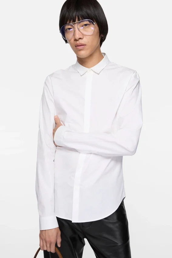 Fitted button-up shirt