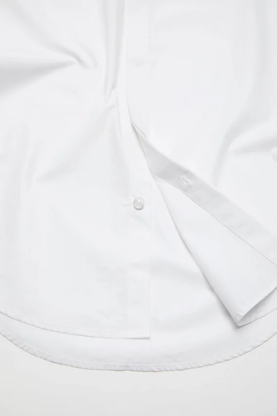 Fitted button-up shirt