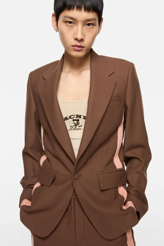Fitted suit jacket