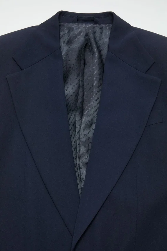 Fitted suit jacket