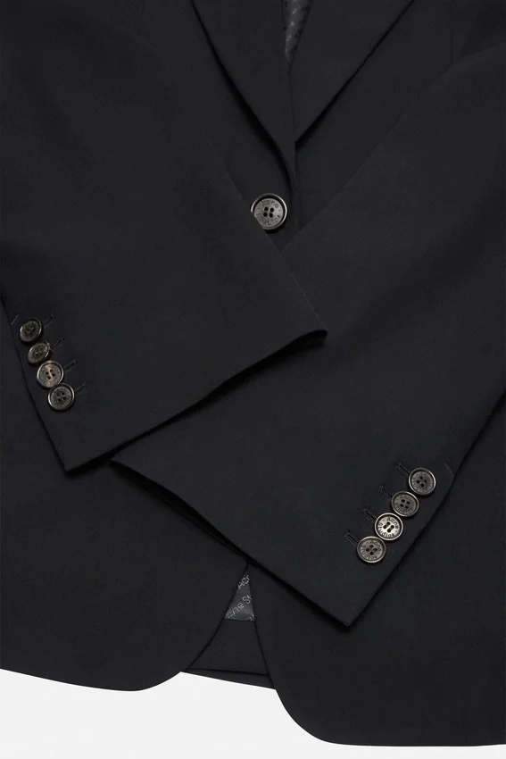 Fitted suit jacket