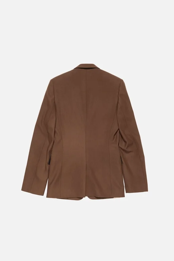 Fitted suit jacket