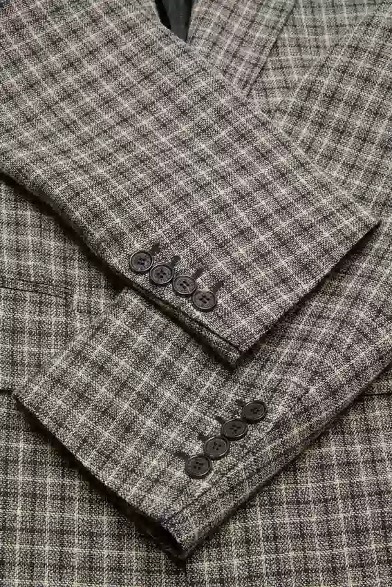 Fitted wool suit jacket