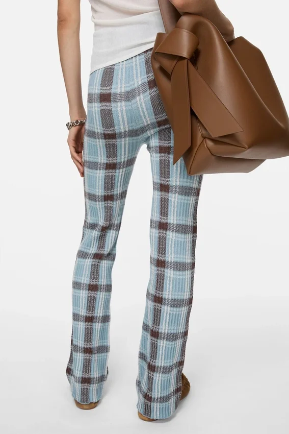 Fitted wool trousers