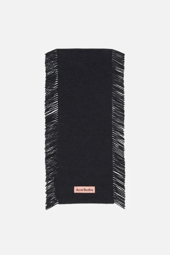Fringe wool scarf