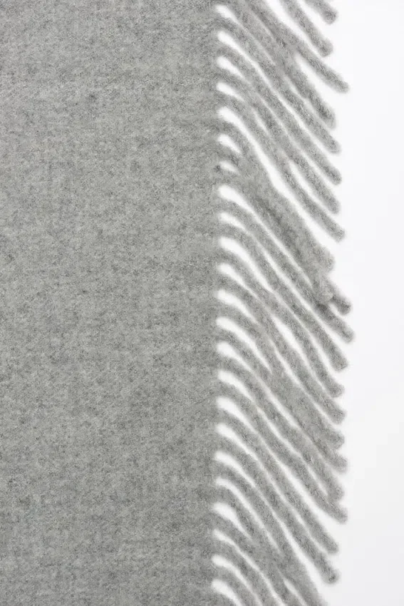 Fringe wool scarf