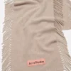 Fringe wool scarf