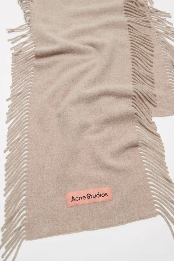 Fringe wool scarf