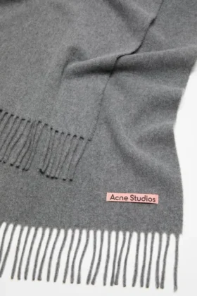 Fringe wool scarf – Narrow