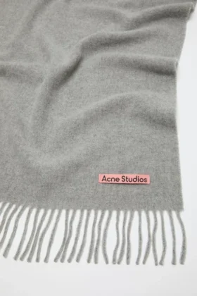 Fringe wool scarf – oversized