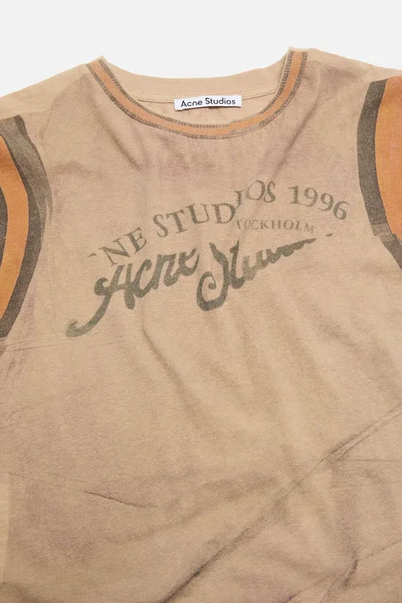 Graphic t-shirt