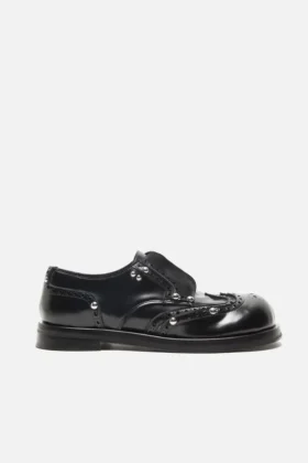 Lace-up leather shoes