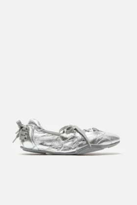 Lace-up leather shoes