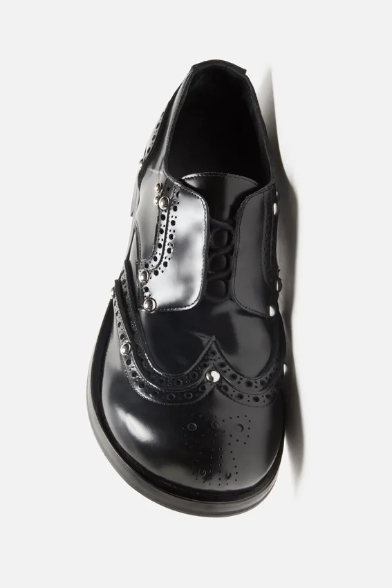 Lace-up leather shoes