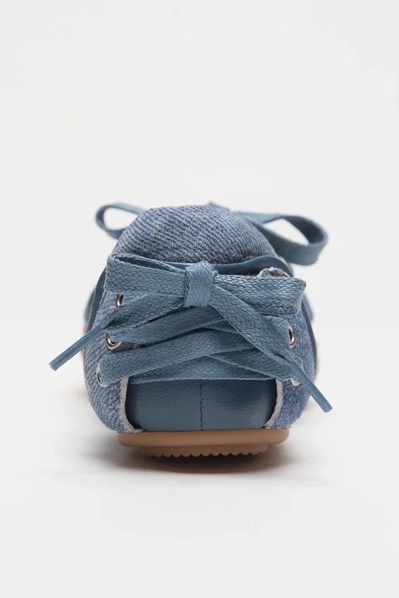 Lace-up leather shoes