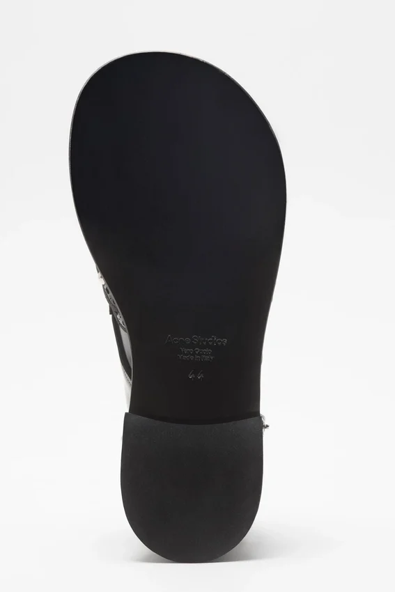 Lace-up leather shoes