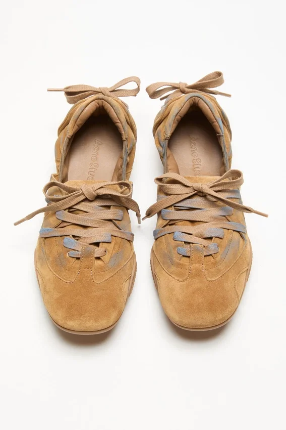 Lace-up suede shoes