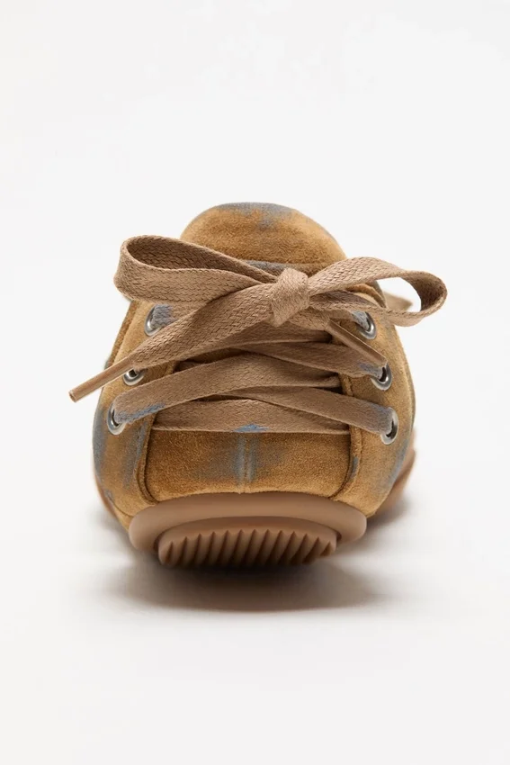 Lace-up suede shoes