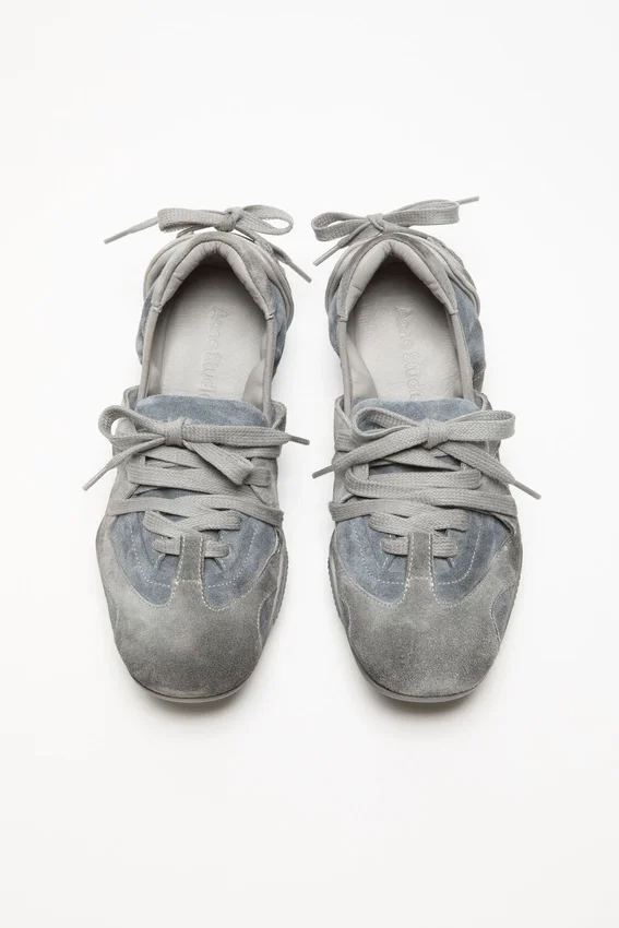 Lace-up suede shoes