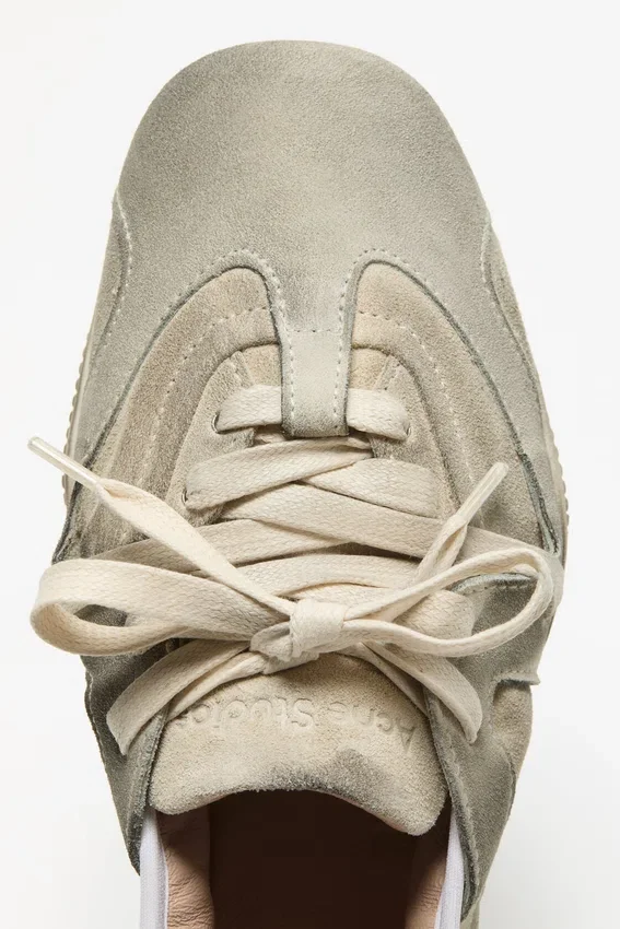 Lace-up suede shoes