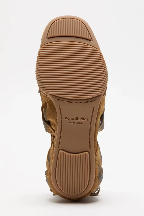 Lace-up suede shoes