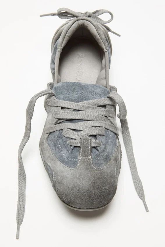 Lace-up suede shoes