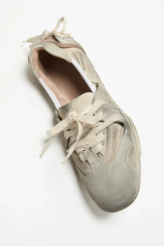 Lace-up suede shoes