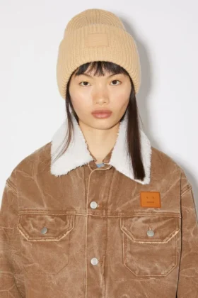Large face logo beanie