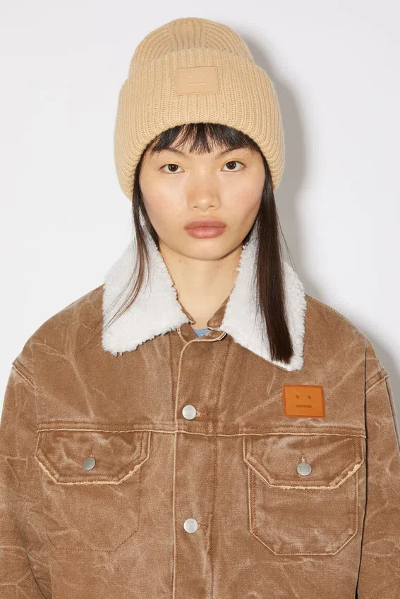 Large face logo beanie