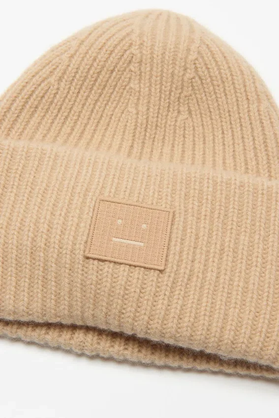 Large face logo beanie