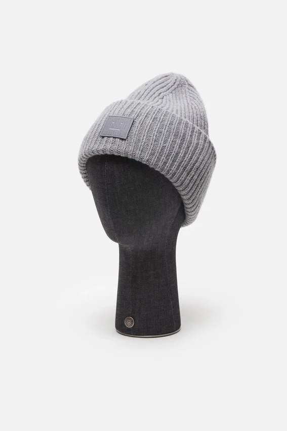Large face logo beanie