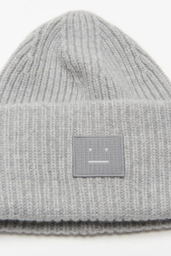 Large face logo beanie
