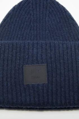 Large face logo beanie – Yak