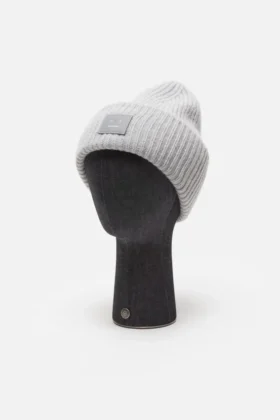 Large face logo beanie – Yak