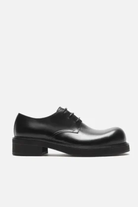 Leather lace-up shoes