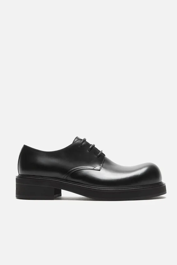 Leather lace-up shoes