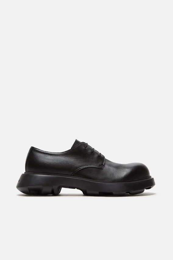 Leather lace-up shoes