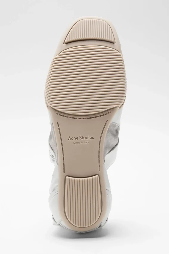 Leather lace-up shoes