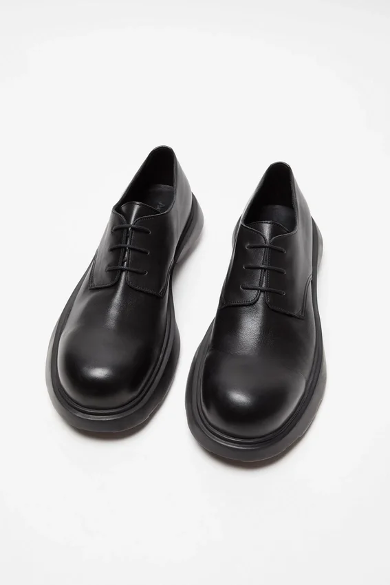 Leather lace-up shoes