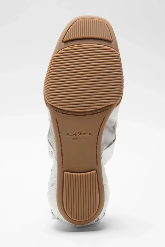 Leather lace-up shoes