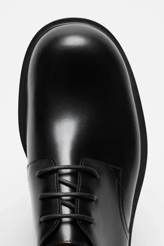 Leather lace-up shoes