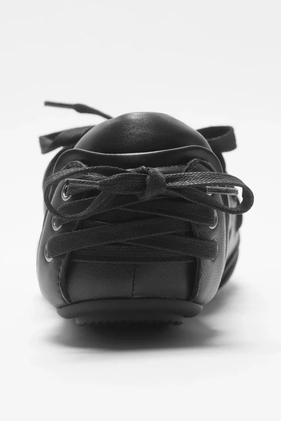 Leather lace-up shoes