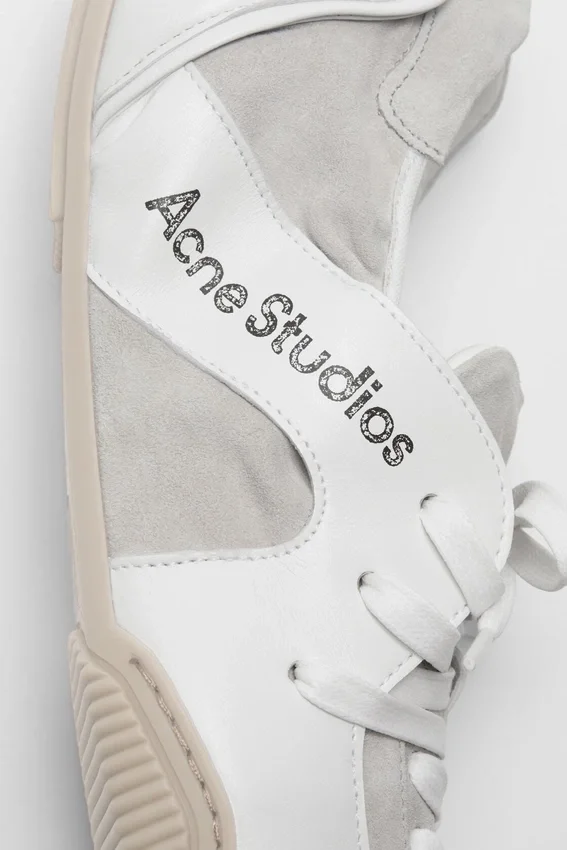 Leather lace-up shoes