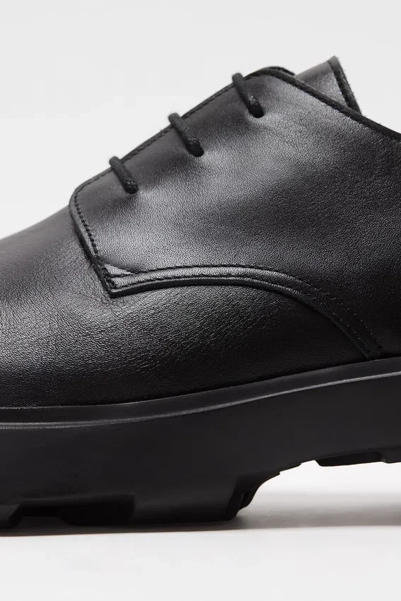 Leather lace-up shoes
