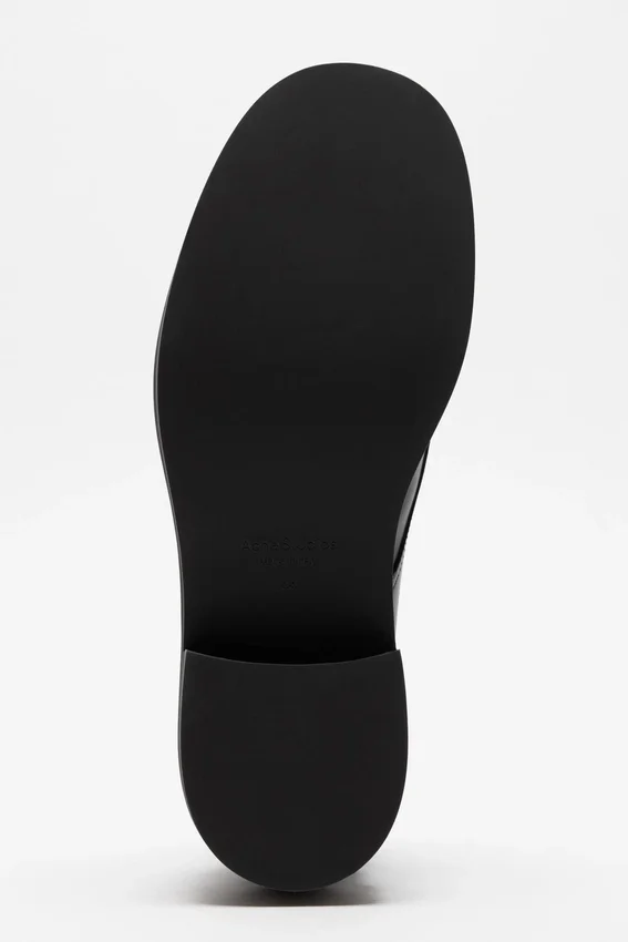 Leather lace-up shoes