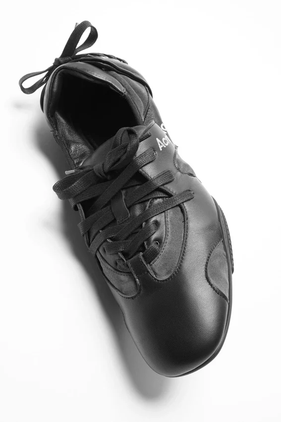 Leather lace-up shoes