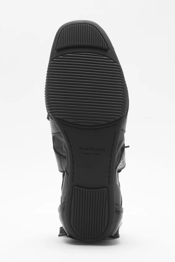 Leather lace-up shoes
